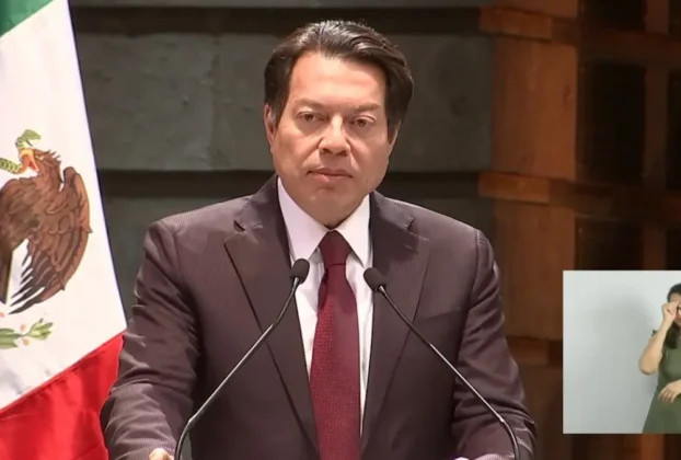 “A partir de los Gobiernos de la Transformación inició esta recuperación salarial y con este anuncio hoy se sostiene, muchas felicidades a los maestros y maestras”.