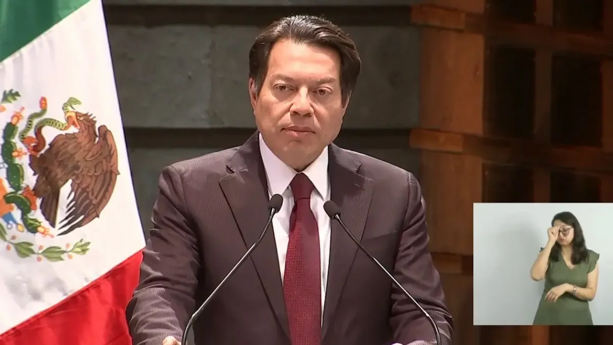 “A partir de los Gobiernos de la Transformación inició esta recuperación salarial y con este anuncio hoy se sostiene, muchas felicidades a los maestros y maestras”.
