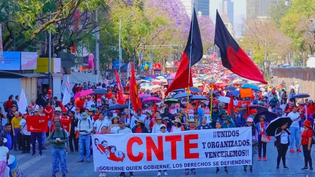 La dirigencia magisterial acusó al gobierno de la presidenta Claudia Sheinbaum de mantener “oídos sordos” frente a sus demandas centrales y ratificó su exigencia de abrogar la Ley del ISSSTE de 2007, eliminar la reforma educativa “Peña-AMLO-Sheinbaum” y rechazar el incremento salarial de 9 por ciento anunciado para el magisterio.