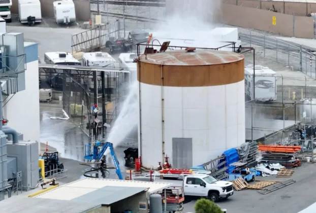 California solicitó al gobierno de Estados Unidos una declaración de emergencia debido a una fuga de productos químicos tóxicos en un tanque, que se teme que colapse, afectando a por lo menos cinco ciudades en el sur del estado.