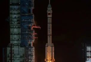 Durante esta misión, un astronauta chino pasará un año entero en órbita a bordo de la estación espacial Tiangong (Palacio Celestial, en chino), un hito crucial para el programa de alunizaje de Pekín.