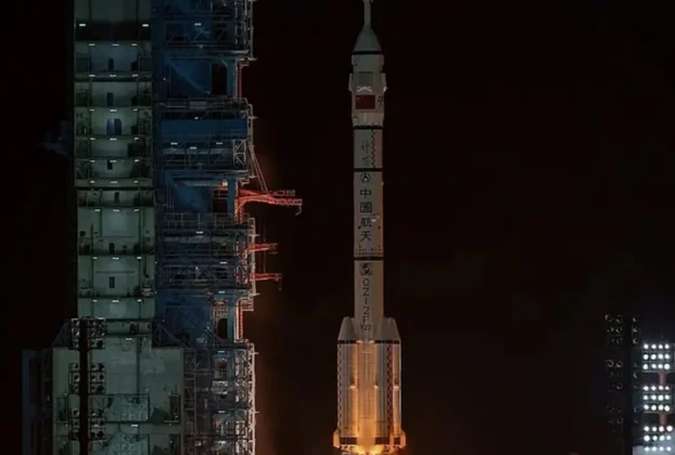 Durante esta misión, un astronauta chino pasará un año entero en órbita a bordo de la estación espacial Tiangong (Palacio Celestial, en chino), un hito crucial para el programa de alunizaje de Pekín.
