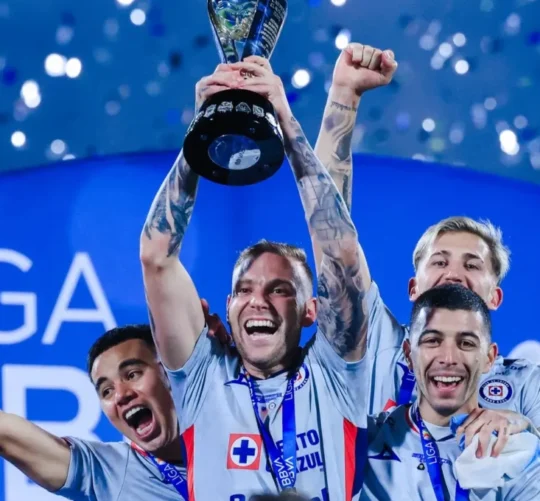 Pese a que pumas anotó primero, Cruz Azul mostró temperamento y paciencia para ganar su décima estrella.