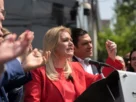La gobernadora de Chihuahua, Maru Campos, acudió a la Fiscalía General de la República (FGR) en la Ciudad de México, tras ser citada a comparecer en las oficinas de Ciudad Juárez.