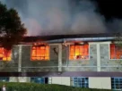 La policía de Kenia arrestó a ocho estudiantes por sospecha de incendio provocado, informaron las autoridades el viernes, después de que un fuego destruyera un dormitorio en un internado y causara la muerte de 16 menores