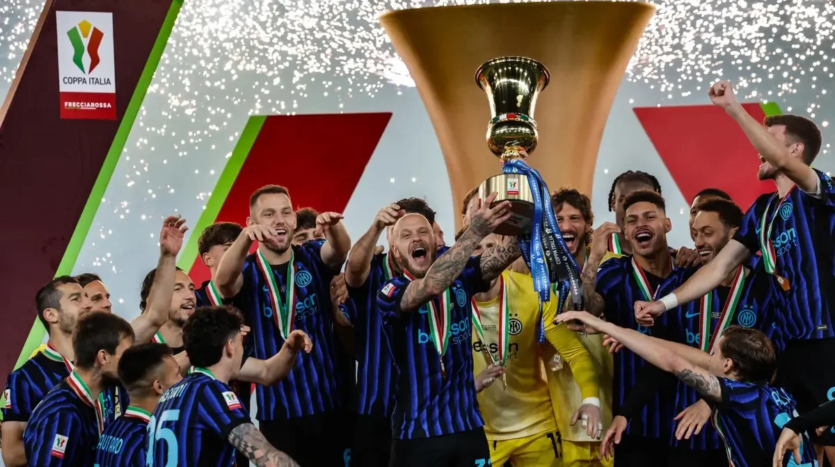 El Inter de Milán logró el tercer doblete de Liga y Copa de Italia de su historia tras derrotar 2-0 al Lazio por 2-0 en la final de la Coppa Italia este miércoles en el Estadio Olímpico de Roma.
