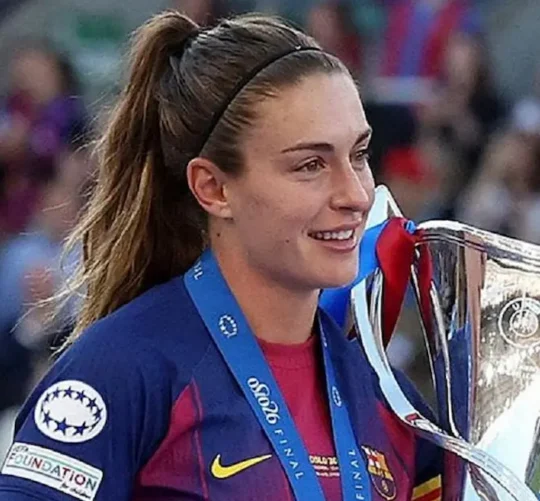 La capitana del Barcelona Alexia Putellas decidió poner punto y final a su trayectoria como azulgrana después de 14 años en el primer equipo