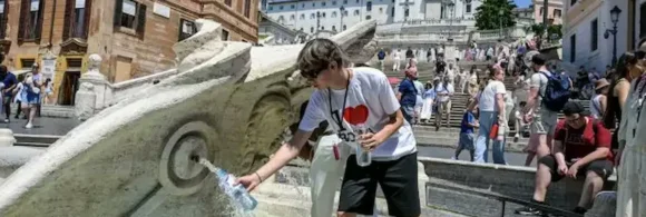 Este fenómeno, llamado por los expertos "cúpula de calor", trae aire cálido procedente del norte de África, y permanece atrapado bajo un sistema de altas presiones sobre Europa occidental
