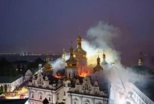 La Catedral de la Dormición, del siglo XI, sufrió daños considerables en lo que Zelensky calificó como "uno de los mayores crímenes rusos contra la cultura cristiana en la actualidad".