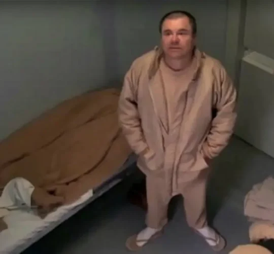 'El Chapo' Guzmán fue condenado en 2019 a cadena perpetua más 30 años adicionales de prisión y la confiscación de 12 mil 666 millones 191 mil 704 dólares por delitos relacionados con el tráfico de drogas en Estados Unidos.