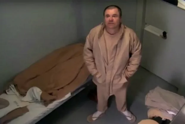 'El Chapo' Guzmán fue condenado en 2019 a cadena perpetua más 30 años adicionales de prisión y la confiscación de 12 mil 666 millones 191 mil 704 dólares por delitos relacionados con el tráfico de drogas en Estados Unidos.
