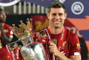 El centrocampista, de 40 años, rompió en febrero pasado el récord de Gareth Barry al llegar a 658 partidos en el máximo circuito inglés