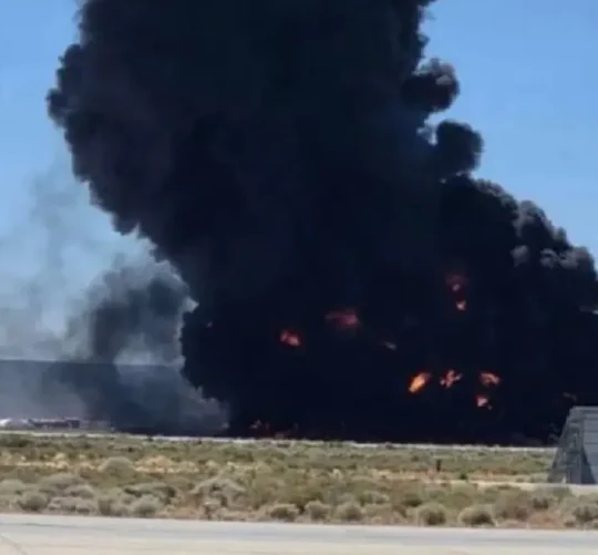 La aeronave militar siniestrada corresponde al B-52 Stratofortress, un bombardero de largo alcance fabricado por la compañía estadounidense Boeing.