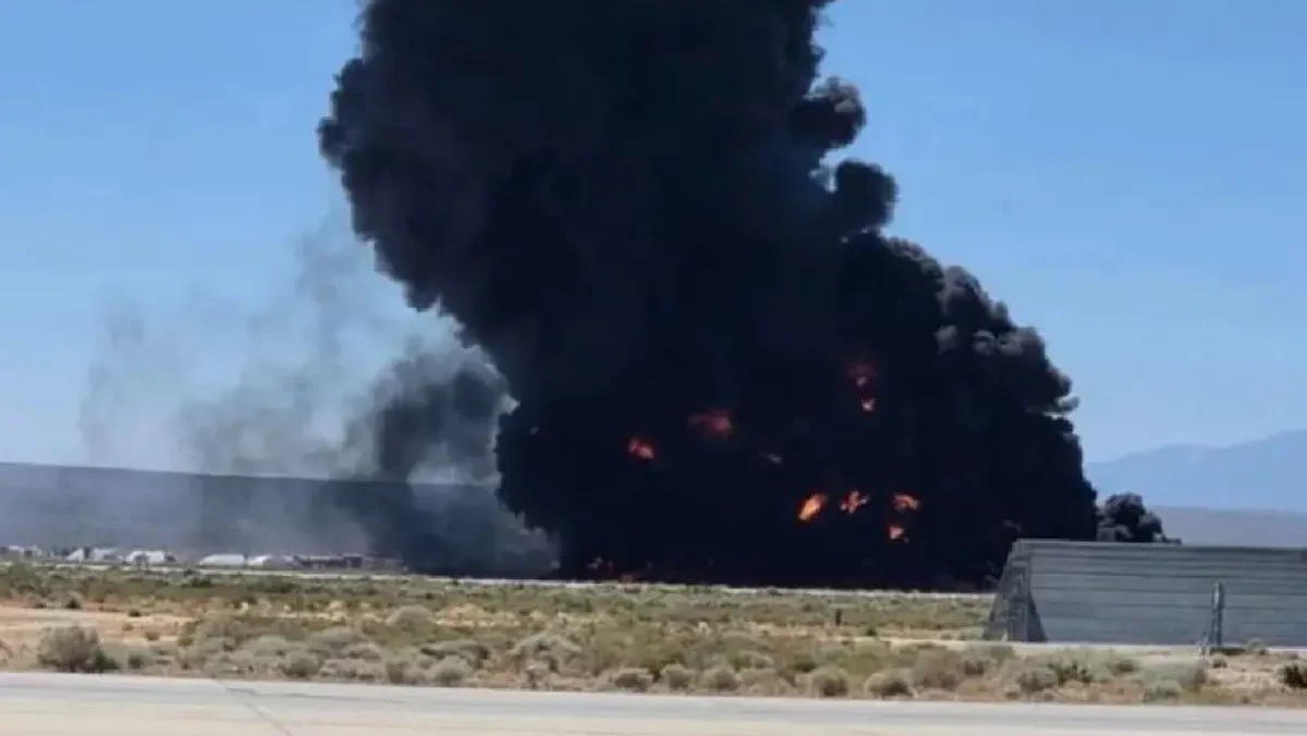 La aeronave militar siniestrada corresponde al B-52 Stratofortress, un bombardero de largo alcance fabricado por la compañía estadounidense Boeing.