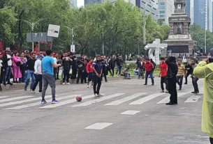 Ni la lluvia ni los reclamos de automovilistas, motociclistas y peatones afectaron la movilización, en busca de que sirva para presionar a las autoridades federales.