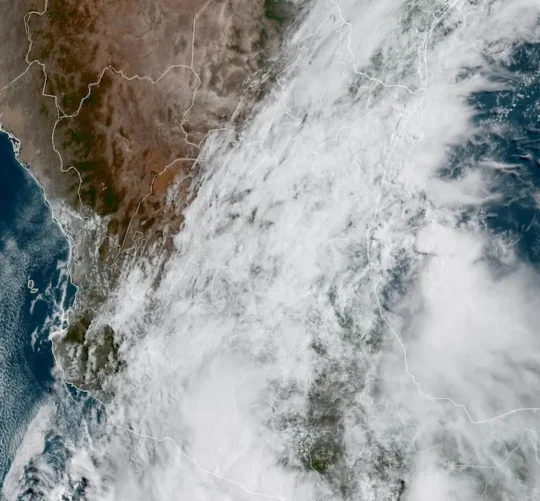 El SMN advirtió que la depresión tropical Dos-E ocasionará en dos días la lluvia de todo un mes en Guerrero
