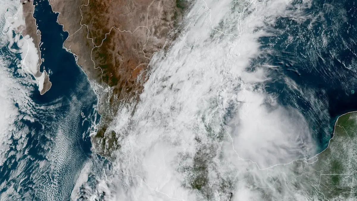 El SMN advirtió que la depresión tropical Dos-E ocasionará en dos días la lluvia de todo un mes en Guerrero