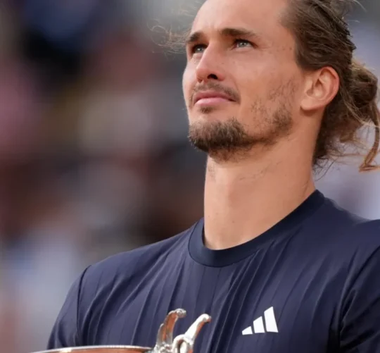 Alexander Zverev terminó por fin con su particular maldición en París y ganó su primer título del Grand Slam, al conquistar Roland Garros