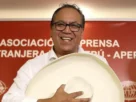 Con poco más del 94 por ciento de las actas escrutadas, Sánchez reunía el 50.04 por ciento de los votos, frente al 49.9 por ciento de Fujimori