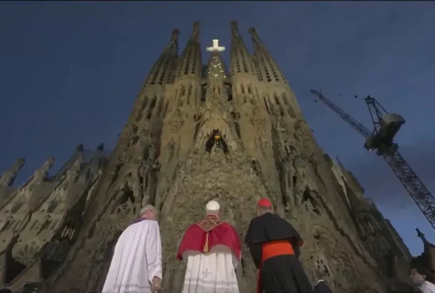 El papa León XIV bendijo el edificio religioso más alto del mundo