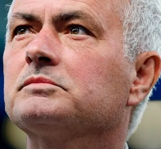 Finalmente, el Real Madrid anunció la contratación del entrenador portugués José Mourinho