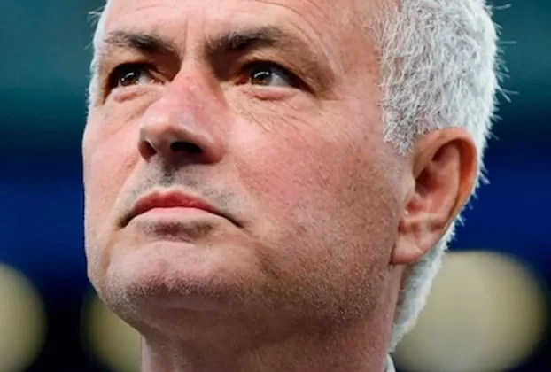 Finalmente, el Real Madrid anunció la contratación del entrenador portugués José Mourinho
