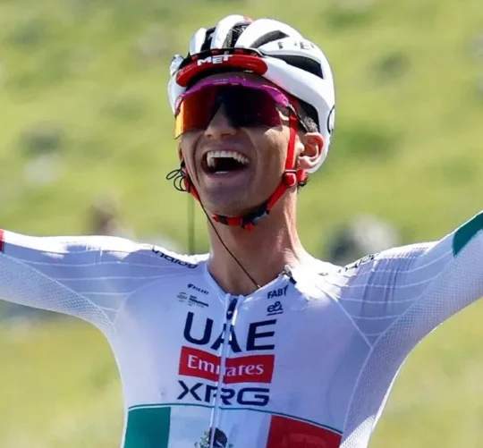 El mexicano Isaac del Toro ganó el Tour de Auvernia Ródano Alpes con un tiempo de 3 horas, 35 minutos y 7 segundos