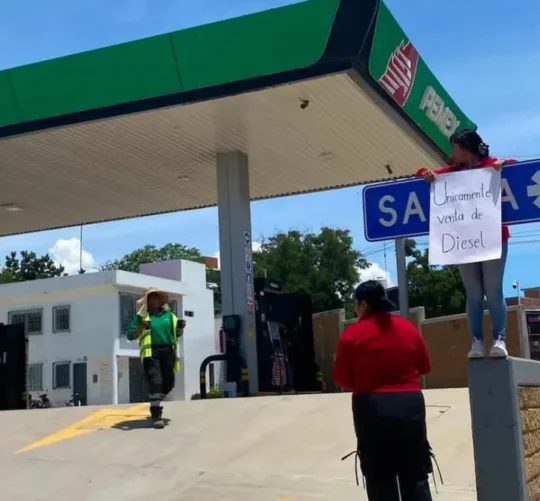 Un plantón de la CNTE en instalaciones de Pemex en Oaxaca provoca desabasto de combustible en más de una decena de gasolineras