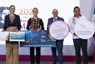 Por primera vez, dijo, se incorporaron experiencias comunitarias. “Por ejemplo, las luciérnagas que vienen de Tlaxcala y a todos los pequeños comerciantes y casas de artesanías”.