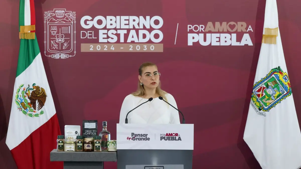 Idamís Pastor Betancourt en conferencia de prensa
