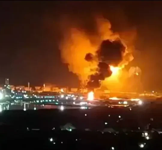 Pemex informó que el incendio en la refinería de Salina Cruz, Oaxaca, ocurrió por una fuga de combustóleo en un ducto