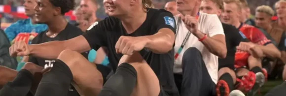 Jugadores de Noruega realizaron el famoso movimiento del remo vikingo tras el triunfo ante Senegal