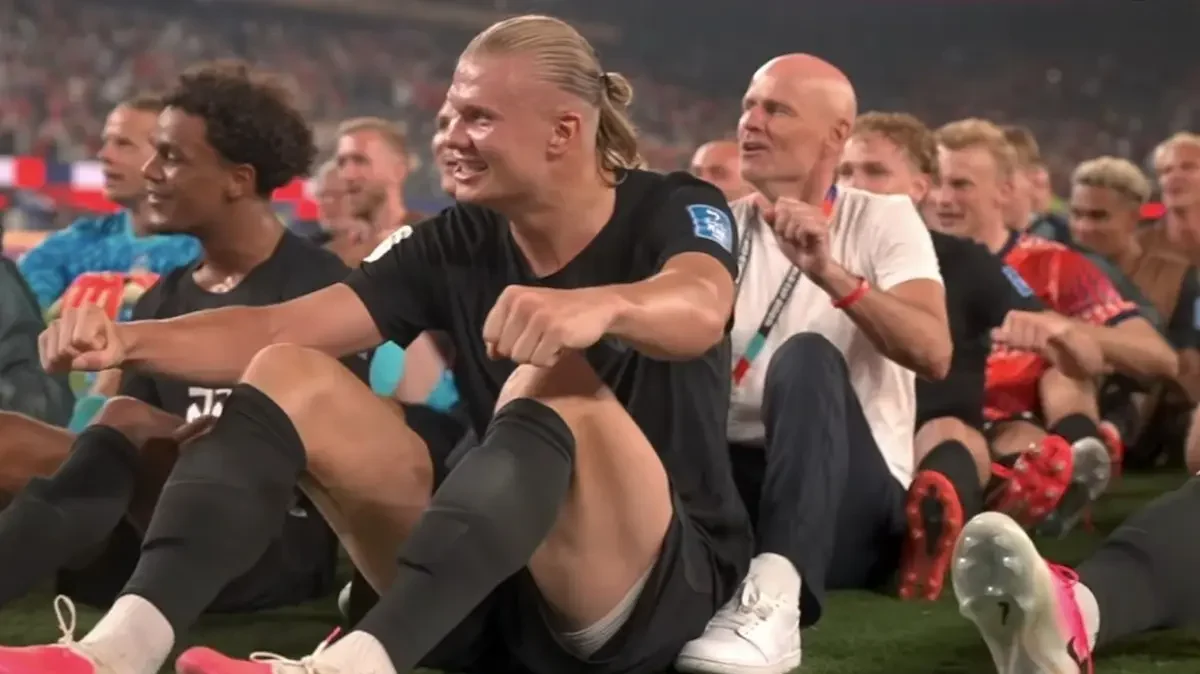 Jugadores de Noruega realizaron el famoso movimiento del remo vikingo tras el triunfo ante Senegal