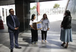 personas protestando ante la ley de infancias trans