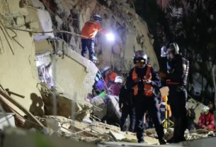 La presidenta encargada de Venezuela, Delcy Rodríguez, informó de 32 fallecidos y más de 700 heridos y declaró el estado de emergencia después de dos terremotos de magnitud 7.2 y 7.5.