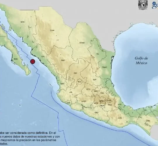 La Coordinación Nacional de Protección Civil informó que, de acuerdo con el centro de alerta de la Secretaría de Marina, no existen variaciones importantes en el nivel del mar que pudieran detonar un tsunami en las costas de Sinaloa.