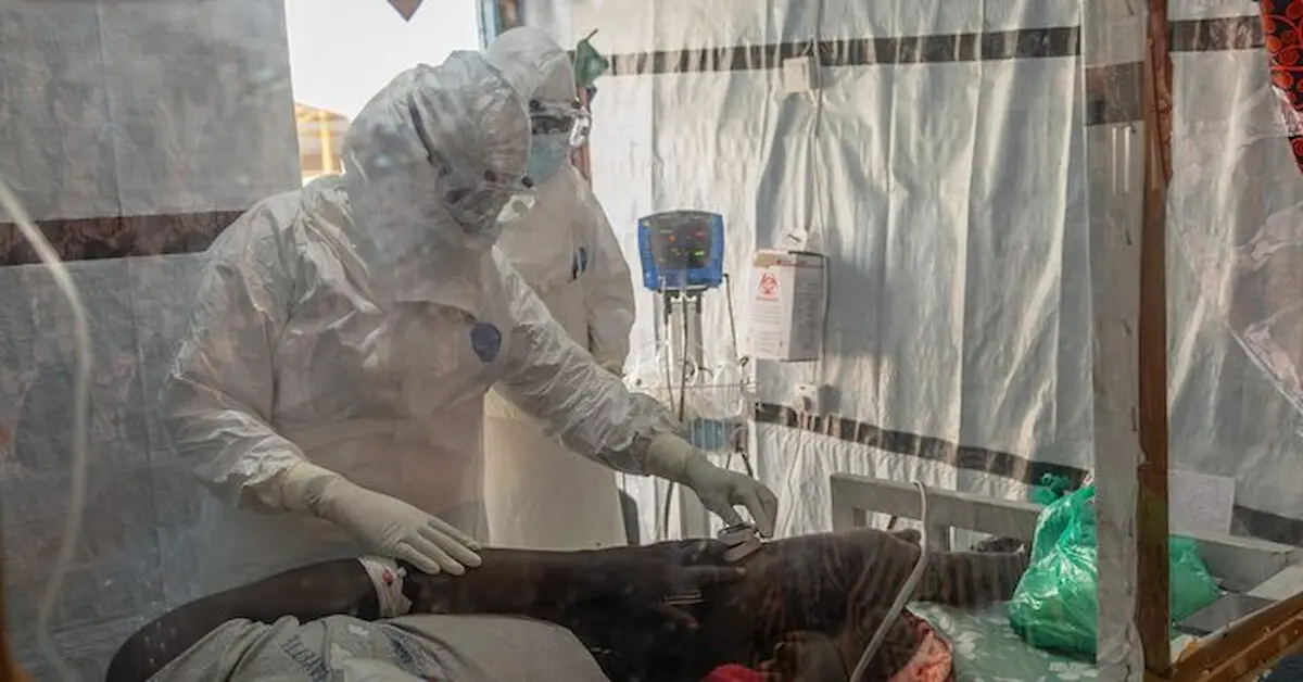 Las autoridades sanitarias iniciaron el rastreo de contactos del paciente, quienes deberán permanecer en aislamiento domiciliario durante 21 días bajo supervisión médica.