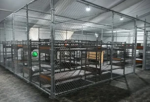 Migrantes detenidos que estaban allí siguen bajo custodia federal