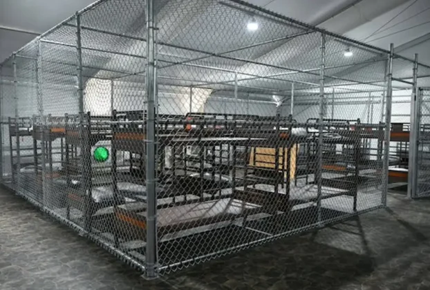 Migrantes detenidos que estaban allí siguen bajo custodia federal