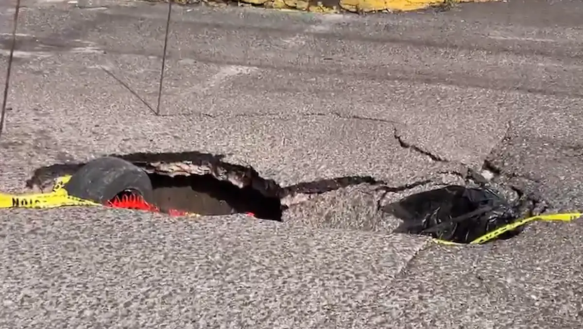 Las autoridades recomendaron extremar precauciones y utilizar rutas alternas mientras se realizan las evaluaciones correspondientes.