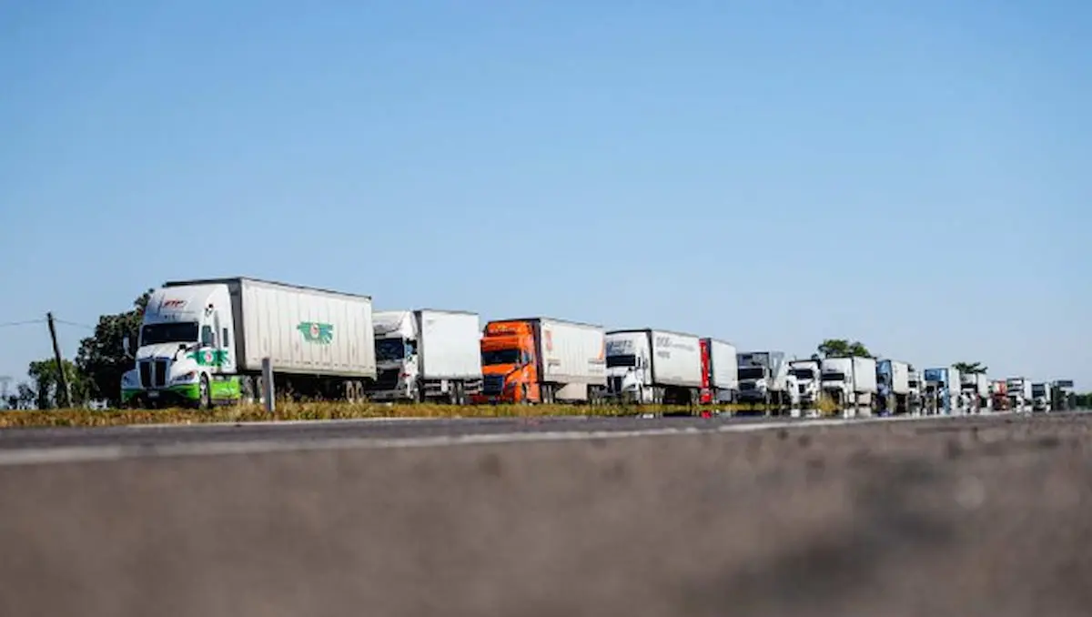Entre las demandas planteadas, los transportistas exigen seguridad en las carreteras ante la 'peor etapa de delincuencia y violencia'.
