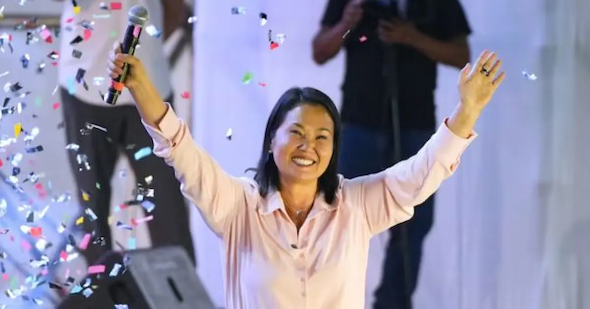 Fujimori ganó la segunda vuelta de las elecciones presidenciales peruanas con una ajustada mayoría del 50.13% de los votos