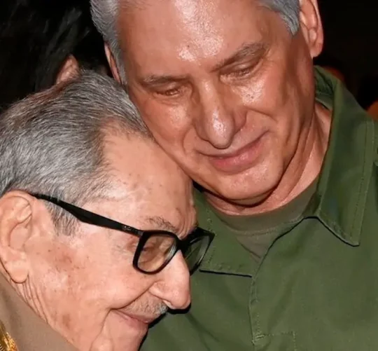 Castro, quien acaba de cumplir 95 años, se presentó en una ceremonia que celebró tanto su onomástico como el 65 aniversario de la fundación del Ministerio del Interior de la isla