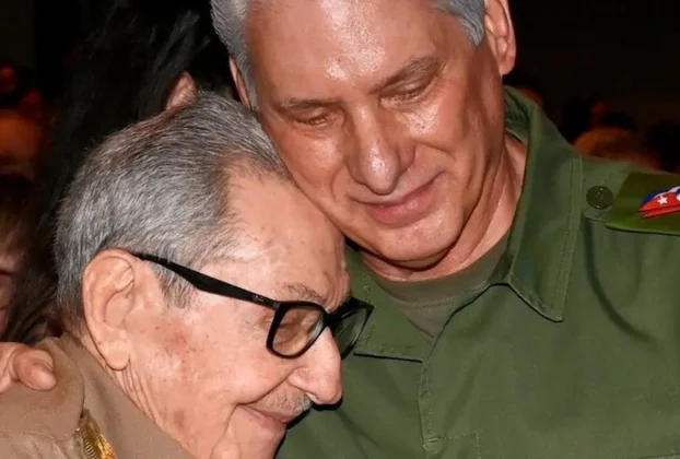Castro, quien acaba de cumplir 95 años, se presentó en una ceremonia que celebró tanto su onomástico como el 65 aniversario de la fundación del Ministerio del Interior de la isla