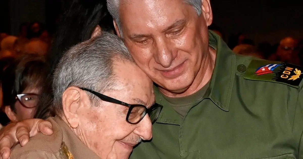 Castro, quien acaba de cumplir 95 años, se presentó en una ceremonia que celebró tanto su onomástico como el 65 aniversario de la fundación del Ministerio del Interior de la isla