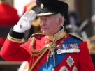 La decisión buscaría ampliar el acceso del público al Palacio de Buckingham, ya que la presencia del rey restringe las visitas por seguridad