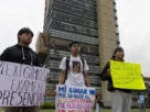 Estudiantes de manifiestan en ls instalaciones de la UNAM
