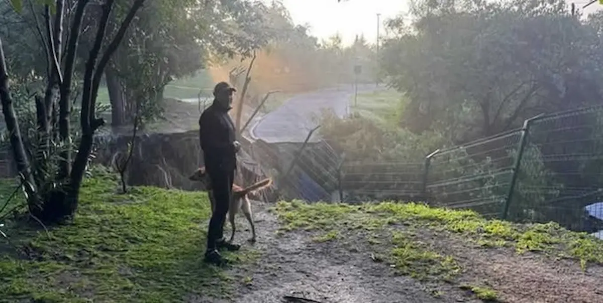 Parte afectada por el socavón en la ciclovía en el Parque Metropolitano