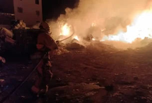 Un incendio registrado durante la madrugada de este primero de julio provocó daños materiales en una bodega de material reciclable ubicada en la colonia Santiago de los Leones