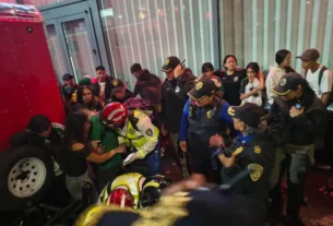 La Secretaría de Salud capitalina confirmó el deceso de un hombre de 44 años y una mujer de 19 por asfixia, durante los festejos por el triunfo de la selección mexicana ante Ecuador.